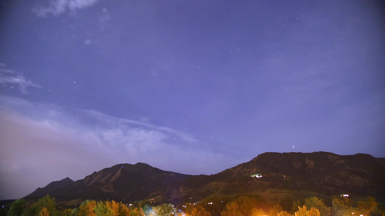 Timelapse delle montagne Flatiron a Boulder, Colorado.
