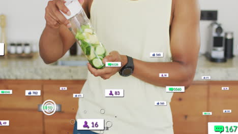 animación de iconos de notificación con números sobre hombre biracial haciendo batido orgánico en casa