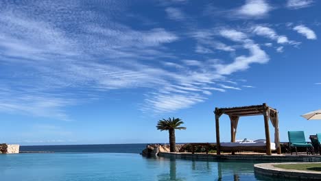 Hacienda-Del-Mar-Paradise-Resort-Infinity-Pool-Pagode-Entspannender-Friedlicher-Urlaub-Heiligtum-Zeitraffer