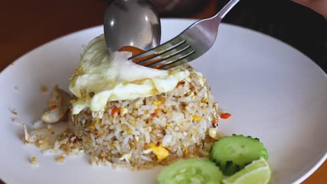 arroz frito con huevo