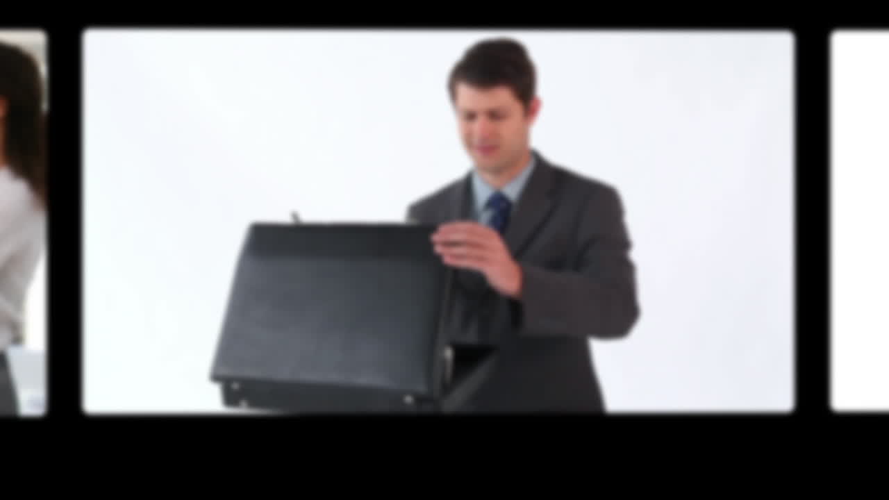 pantallas rodantes que muestran escenas de personas de negocios