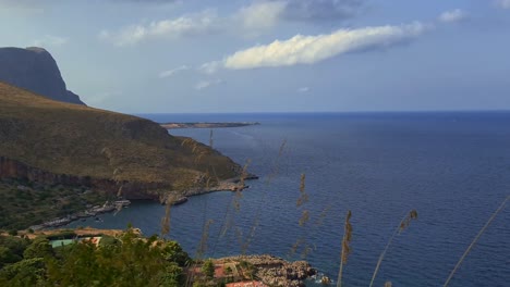 paisaje conmovedor de la reserva natural siciliana riserva dello zingaro en sicilia vista desde el coche