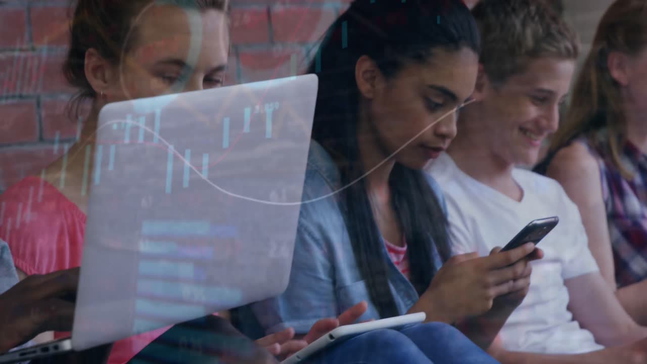 animación de tablero de comercio con gráficos sobre jóvenes estudiantes multirraciales que utilizan la tecnología