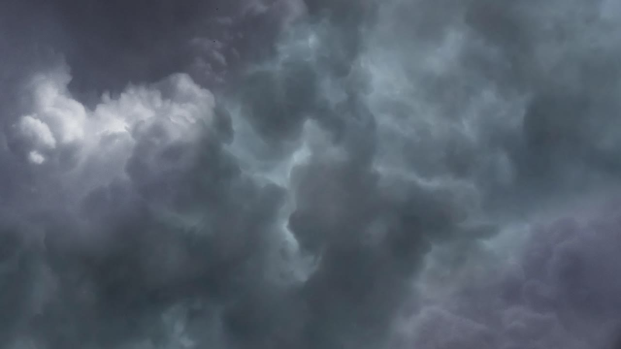 el fondo de nubes de tormenta oscuras dramáticas