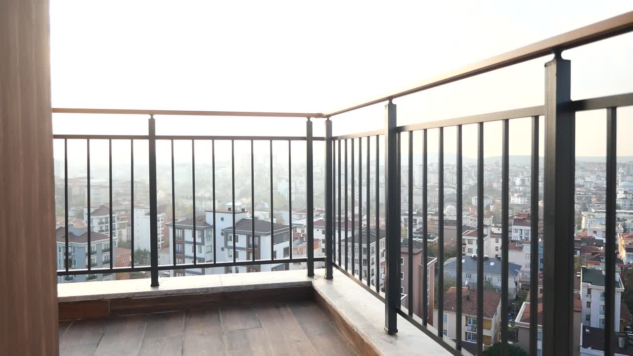 balcón con vista a la ciudad