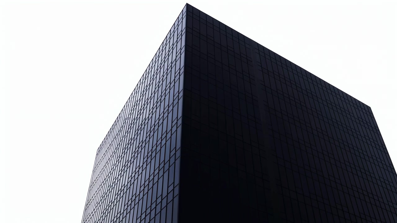 Silhouette di torre di vetro da angolazione bassa, facciata minimalista drammatica con finestre scure riflettenti, forte contrasto