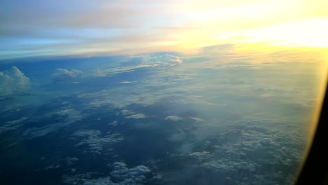 vista del amanecer desde las ventanas de los aviones comerciales.