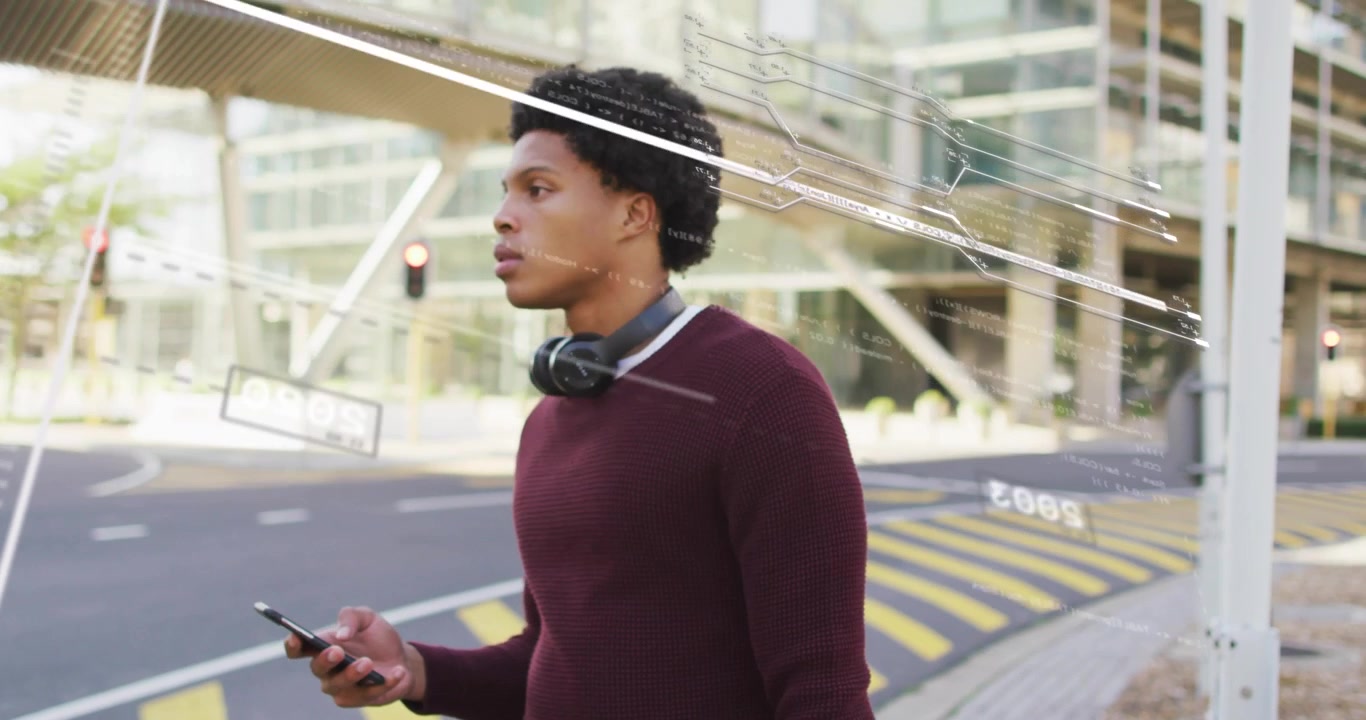Uomo con le cuffie che scansiona lo smartphone, attivando una sovrapposizione della timeline, ruotando la testa per esplorare nel mondo tech