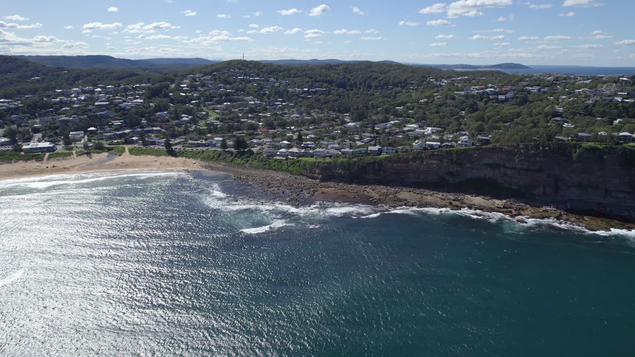 panorama de tudibaring head, la playa de copacabana, la playa de macmasters y el promontorio en la costa central de nsw en australia