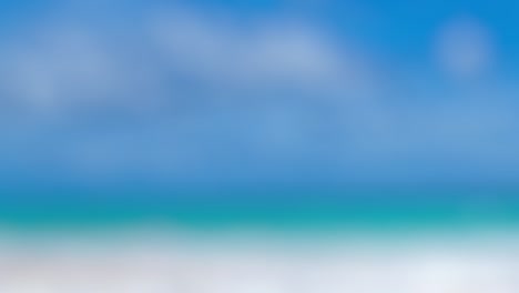vuelo de sandía y rebanadas en el fondo azul de la playa