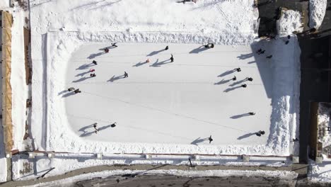 Skaters-going-around-in-circles-at-The-Gardens-at-Pillar-and-Post-Niagara-on-the-lake,-Ontario