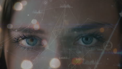 animación de conexiones y puntos sobre el rostro de una mujer caucásica