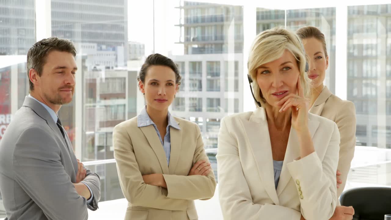 equipo de negocios feliz y confiado