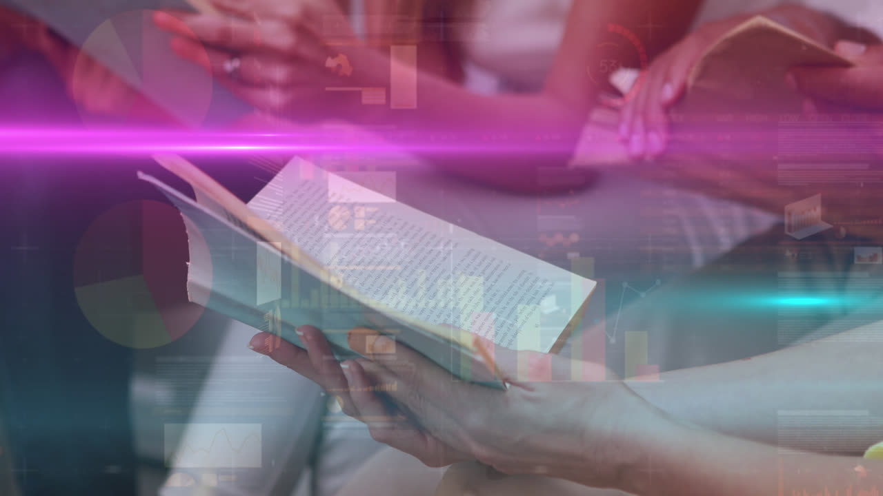 일하는 사업가들에 대한 금융 데이터 처리의 애니메이션