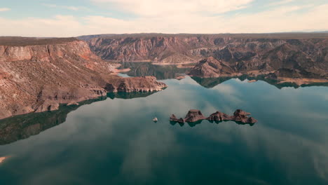 Cañón-Del-Atuel,-Uno-De-Los-Lugares-Más-Mágicos-De-La-Tierra