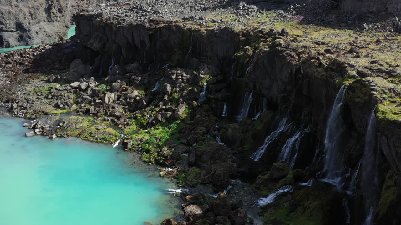 위 에서 볼 수 있는 아이슬란드 폭포