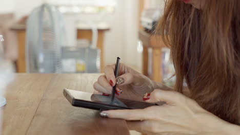 woman hand using digital stylus pen with smartphone