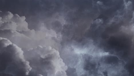 4K-Sicht-Auf-Dunkle-Wolken-Am-Himmel-Und-Gewitter