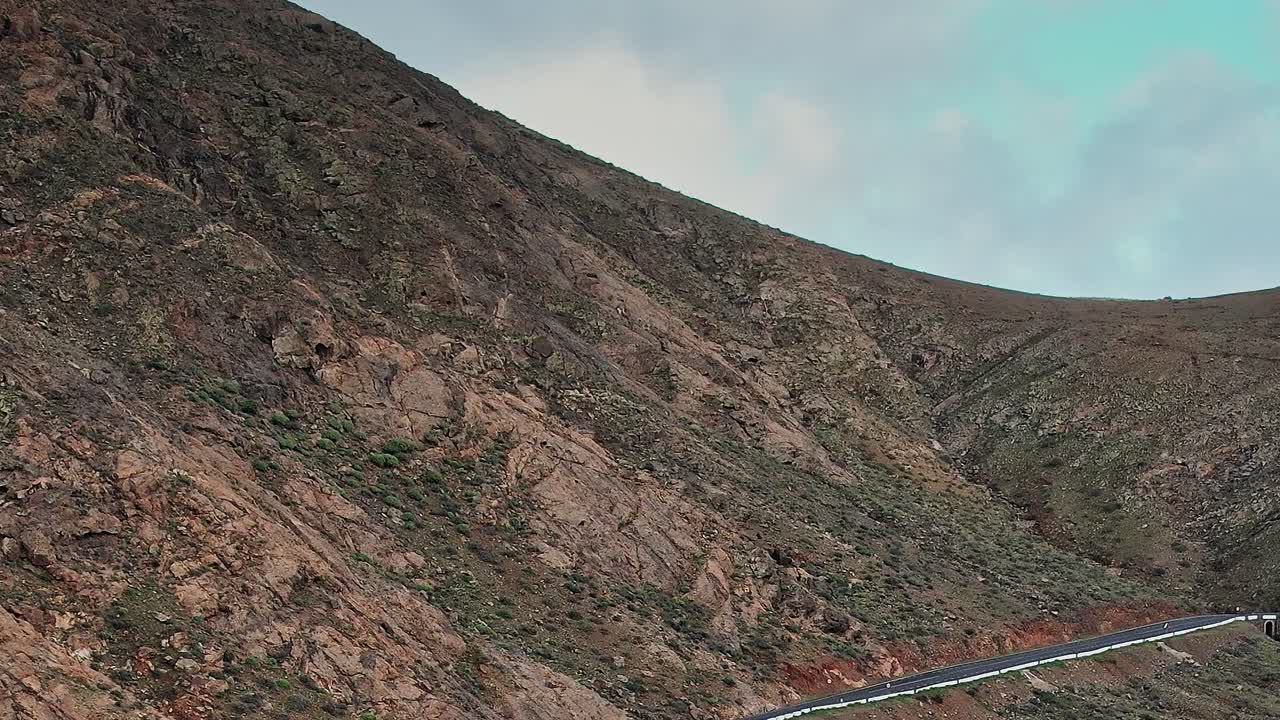Vista aerea di paesaggio roccioso a Fuerteventura, Spagna, di giorno