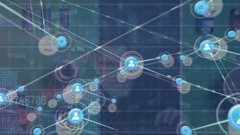 animación del procesamiento de datos a través de una placa de computación y un hacker caucásico.