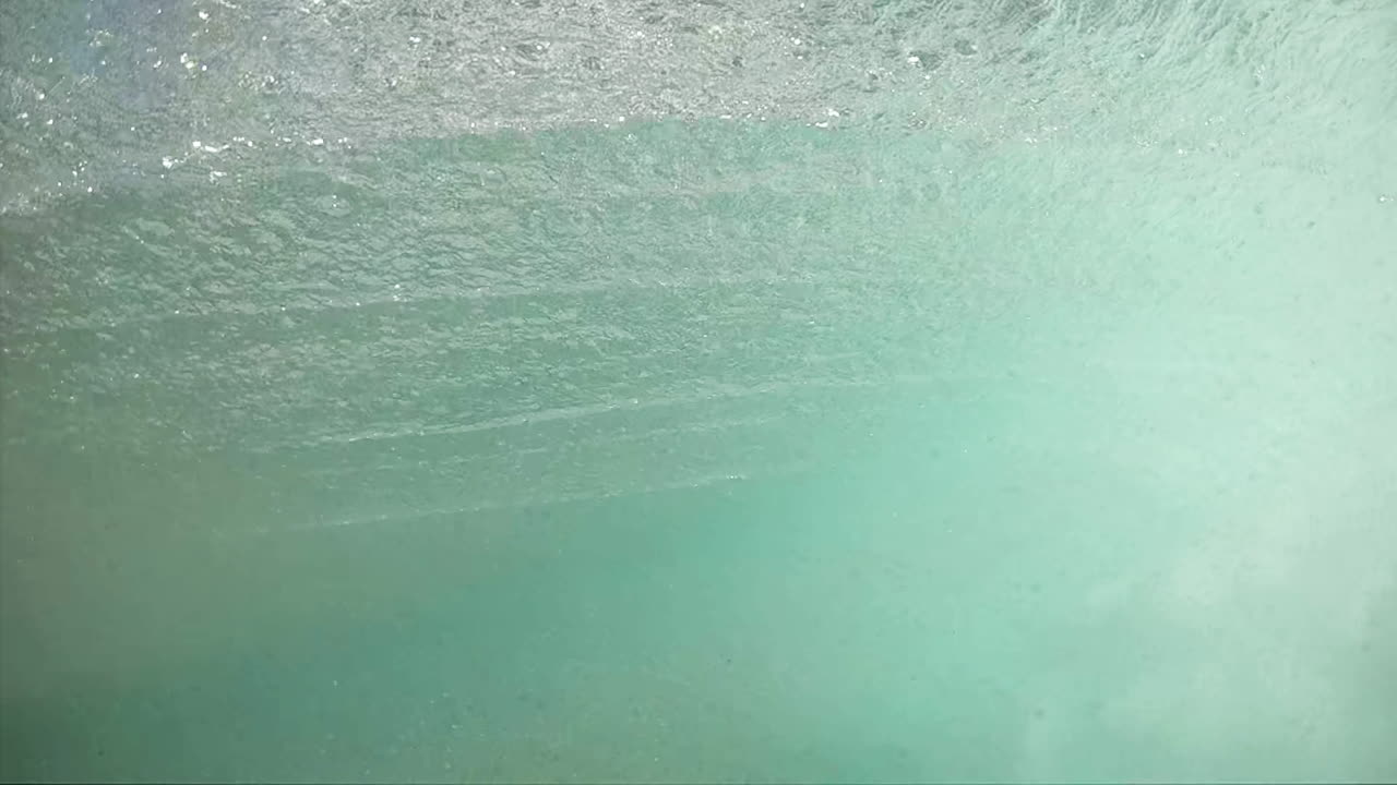 Onda subaquática em câmera lenta