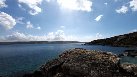 Zeitraffer-Video-Aus-Malta,-Mellieha,-Rdum-Gebiet-An-Einem-Sonnigen-Tag