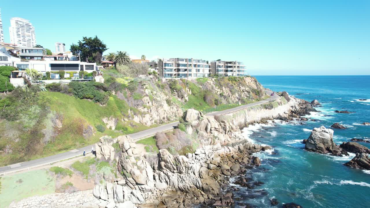 Sunny Day on the Coast and an Coastal Road with cars passing by, Vi&ntilde;a del Mar, Chile