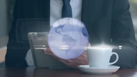 animación del globo gris sobre un hombre de negocios con café usando una tableta