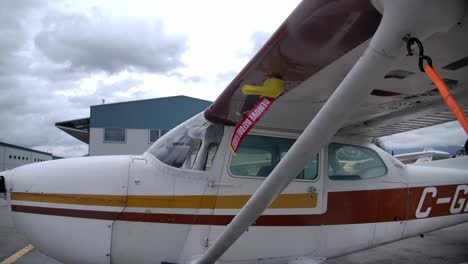 leftward aspect of cessna skyhawk plane - close up