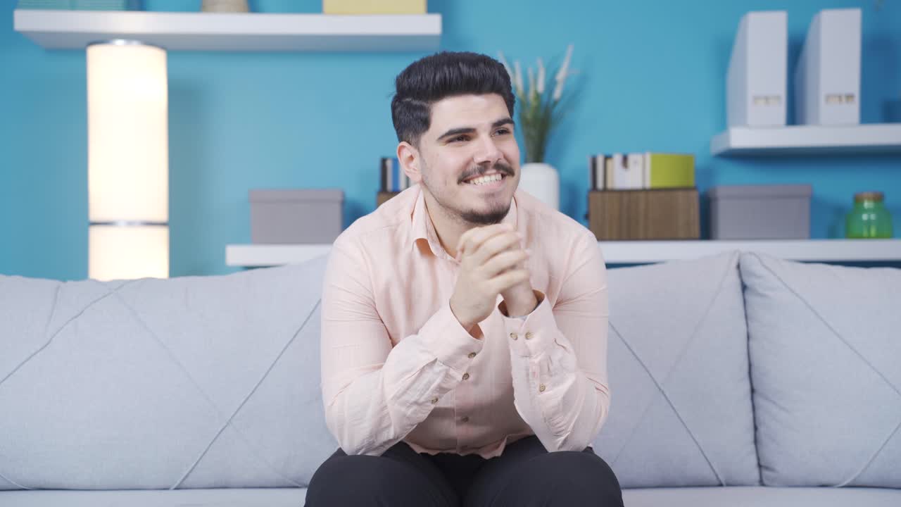 pensamiento positivo y positivo, joven soñador.