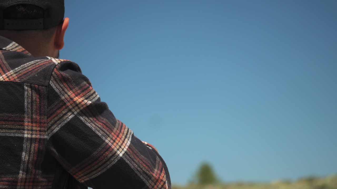 스포츠 클레이 사격에는 빠른 조준과 좋은 눈이 필요합니다