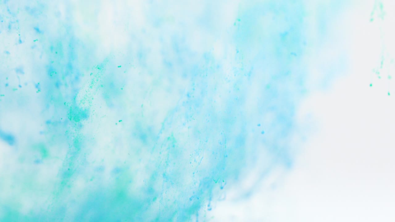 물 속에 있는 칠록색과 파란색 잉크