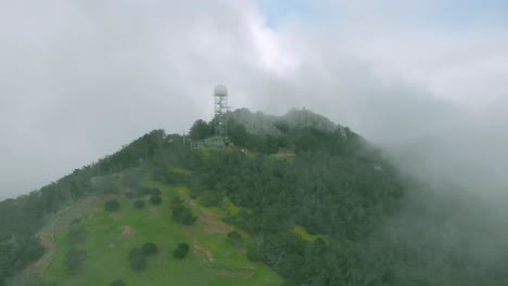 Pico-Do-Facho-Envuelto-En-Nubes-En-Madeira-En-Portugal