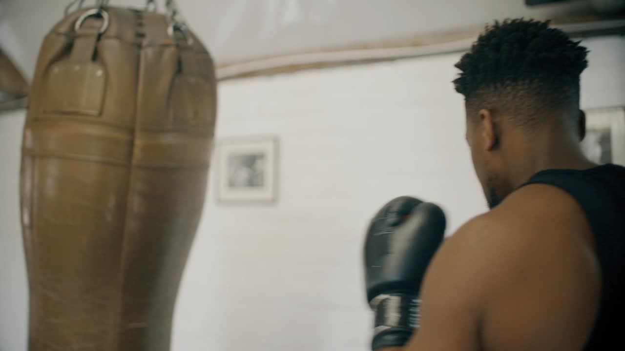 boxeador saco de boxeo