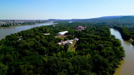 Celebración-Del-Festival-Sziget-En-La-Antigua-Isla-De-Buda-En-Budapest,-Hungría