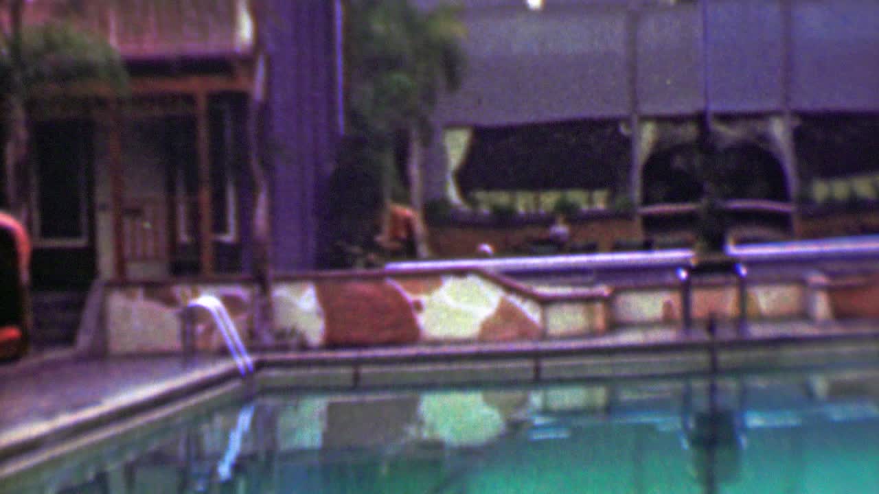 1958: hotel resort piscina sillón relajación vacaciones zona de diversión