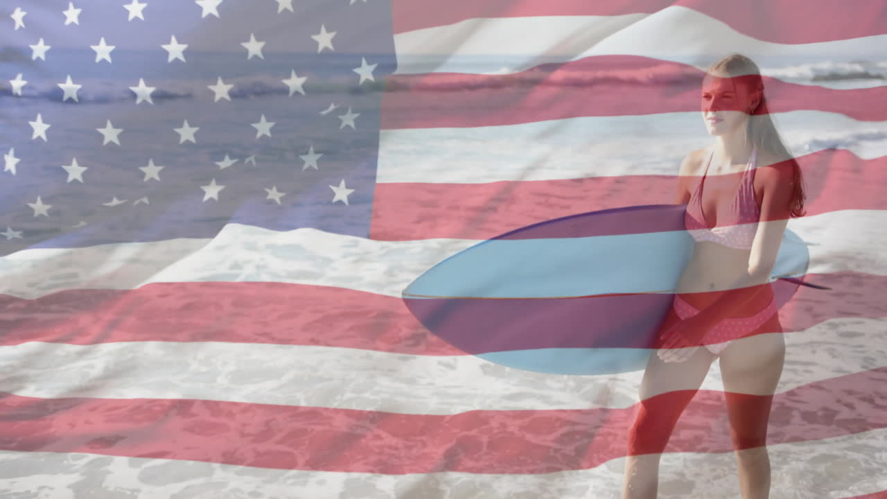 анимация американского флага над счастливой кавказской женщиной, несущей доску для серфинга на солнечном пляже