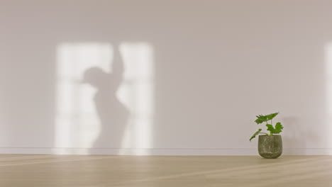 Schatten-An-Der-Wand-Yoga-Frau-Praktiziert-Die-Pose-„Herr-Des-Tanzes“-Und-Genießt-Den-Fitness-Lebensstil,-Trainiert-Im-Studio,-Dehnt-Flexibles-Körpertraining,-Achtsamkeitsmeditation-Bei-Sonnenaufgang,-Kopierraum