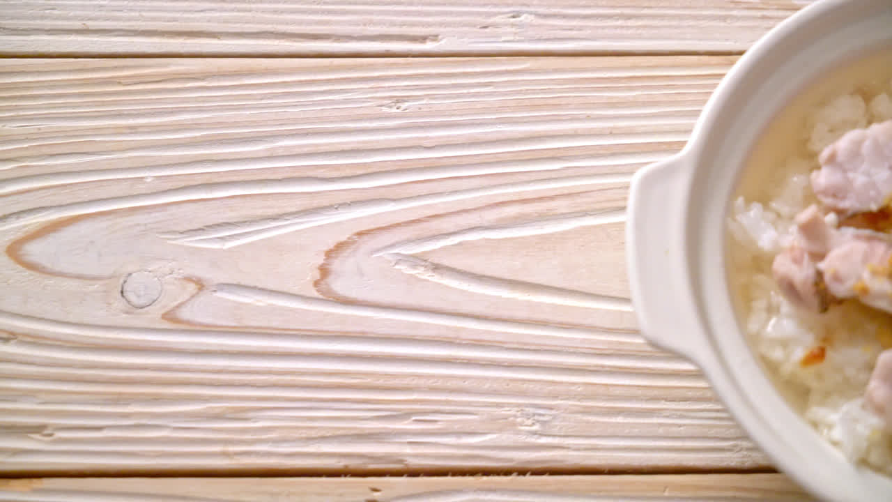 sopa de avena o arroz hervido con pecera