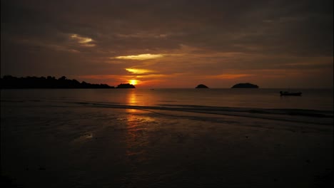 Timelapse-at-the-end-of-sunset-on-a-paradise-beach,-island-of-Thailand-Ko-Chang