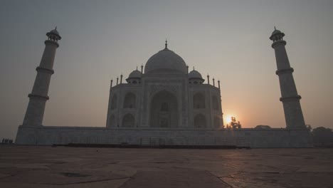 taj mahal at sunrise/sunset
