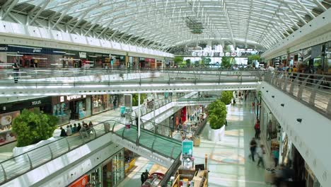 people crowd looking for sales in vasco da gama shopping center mall.