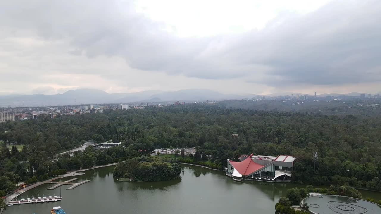 Vista aérea del lago de Chapultepec