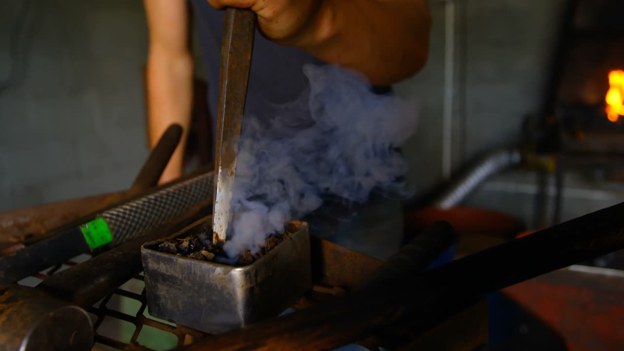 4k 워크 ⁇  에서 일 하는 금속공