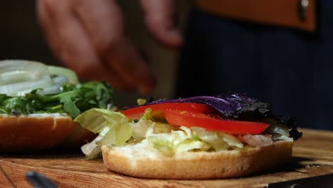 preparando unas hamburguesas deliciosas