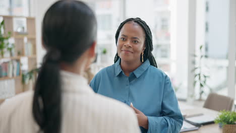 Gente-De-Negocios,-Oficina-Y-Mujeres