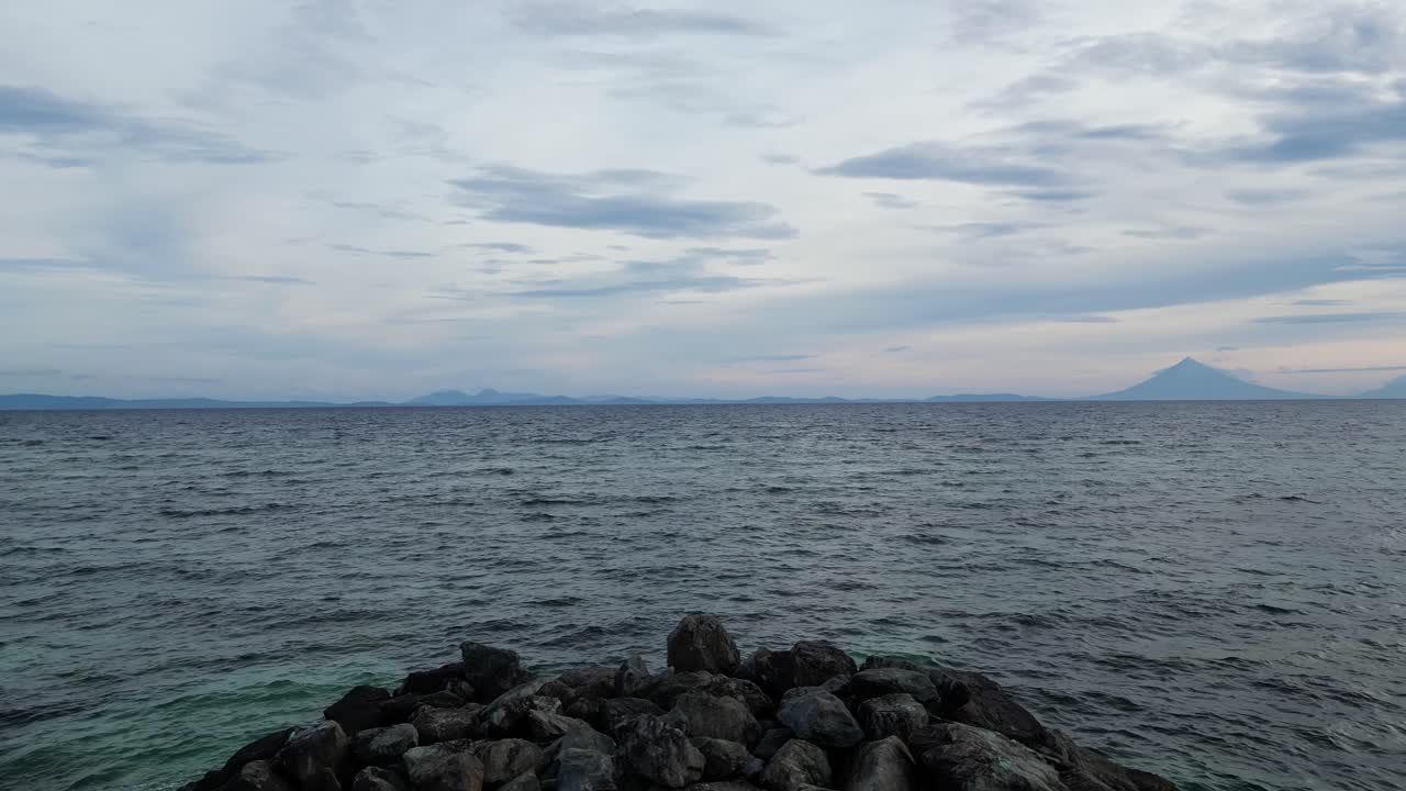 수평선, catanduanes, 필리핀에 마욘 화산과 바다로 방파제의 공중