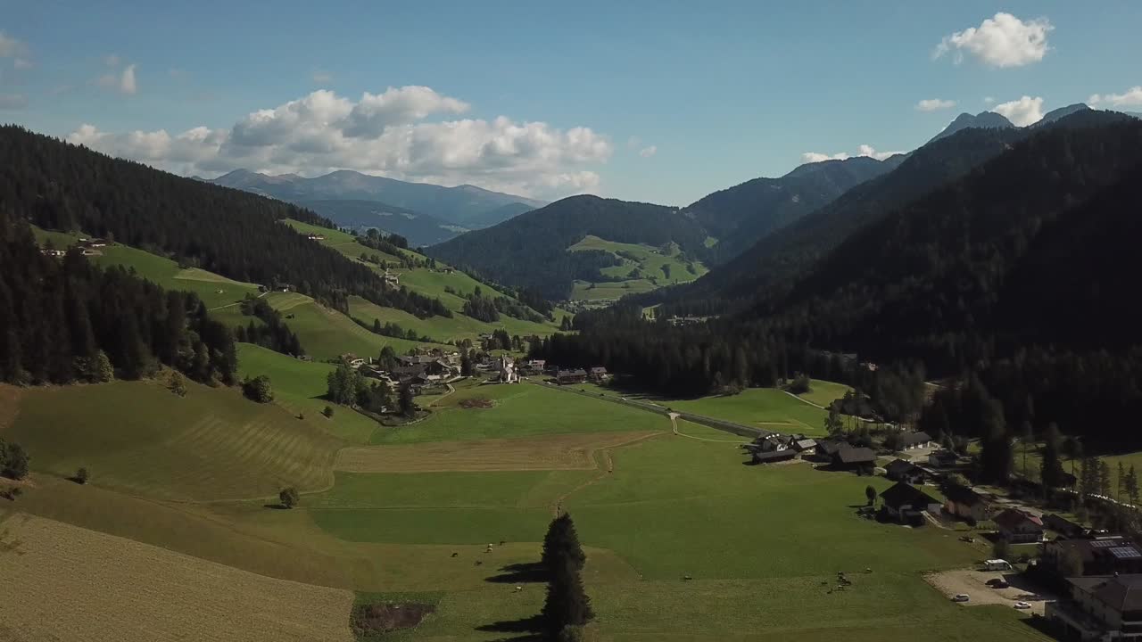 imágenes de drones valle italiano