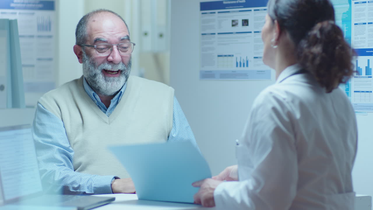 Médico e Paciente em Consulta