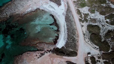 Fantástica-Vista-Aérea-Vuelo-Tilt-Up-Drone-De-Las-Mejores-Playas-De-Formentera-Ibiza-España,-Día-2022